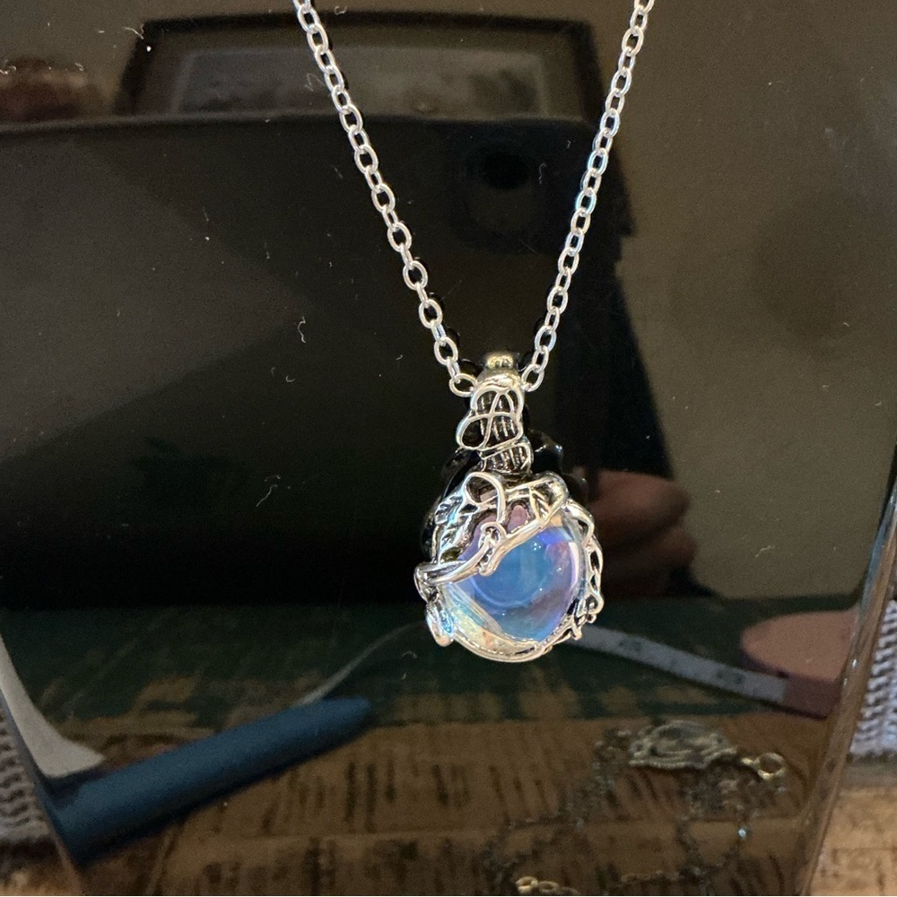 Beautiful Necklace 20 Brand New